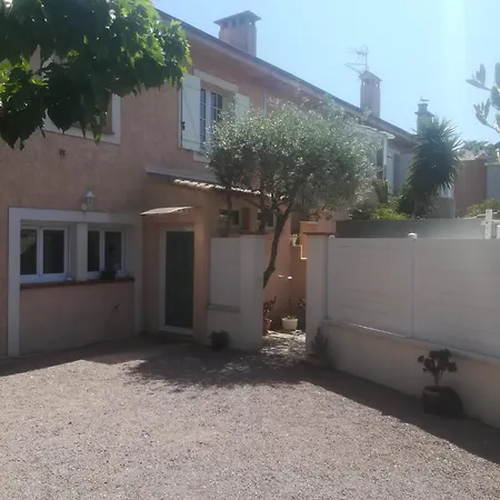 Sur Le Quai De Port Frejus Apartment Exterior photo