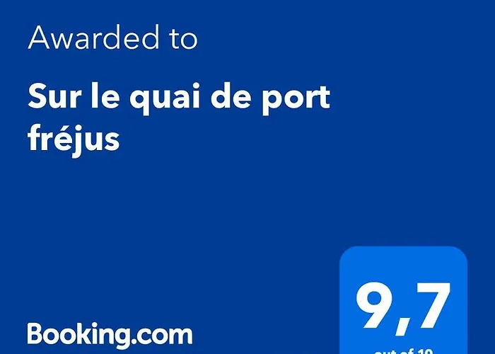 Sur le quai de port fréjus